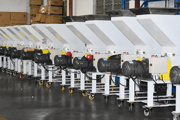 Application of R series helical gear reducer in plastic crusher