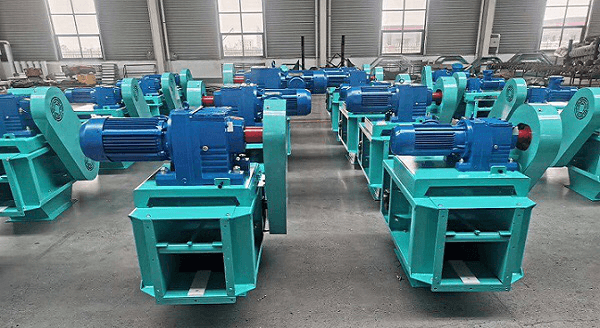 R series helical gear reducer is matched on the hoist